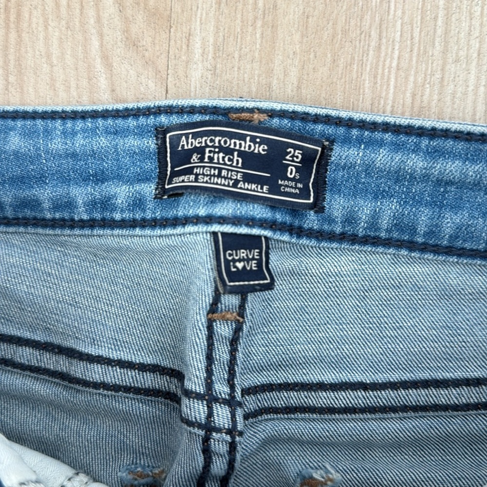 Abercrombie & Fitch High Rise Distressed Blue Jeans - Picture 3 of 4